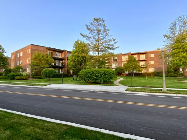 1290 N Western Ave APT 103, Lake Forest, IL 60045