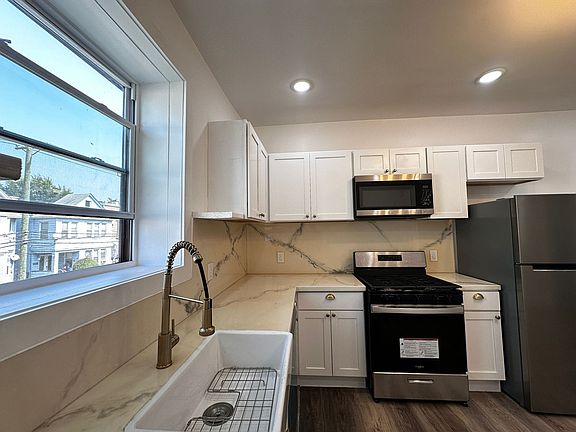 3rd image of 71 Lexington Ave APT 7