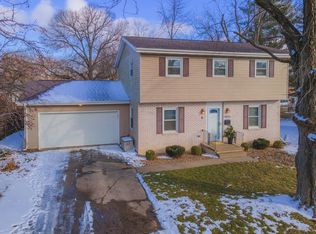 6 Crestwood Ct, Normal, IL 61761