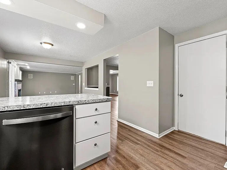 9210 Sea Wind Pl — Photo 5