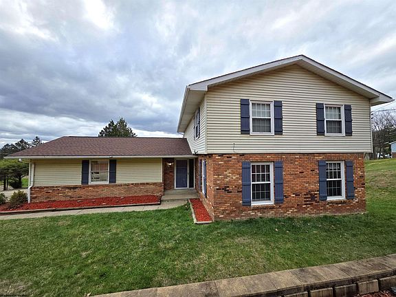 3rd image of 16 Bel Manor Dr