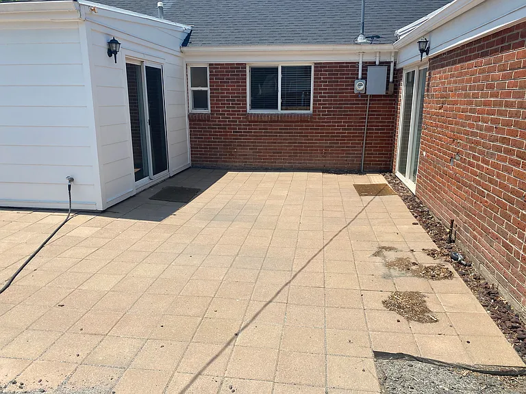 1690 Syracuse St — Photo 12