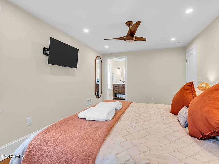 566 Prospect Ave — Photo 23