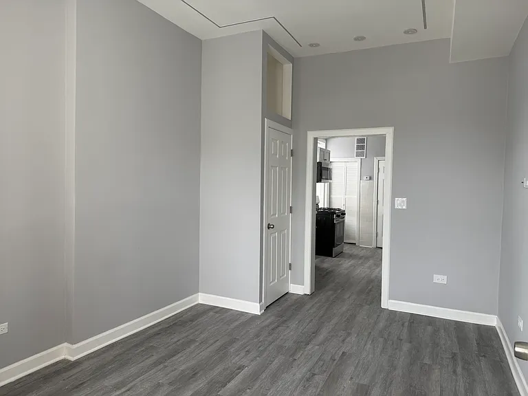 2429 W Division St #3R — Photo 7