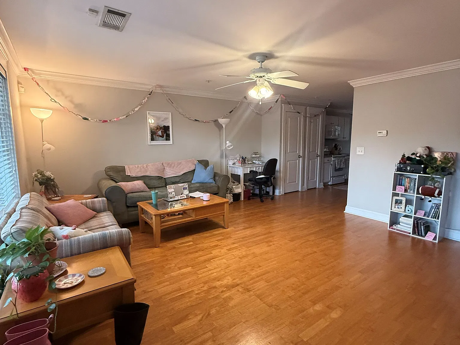 3 bed, 1406 sqft, $2,100 — Photo 1