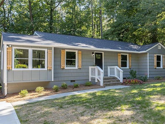 3rd image of 1360 Twin Oaks Cir SE