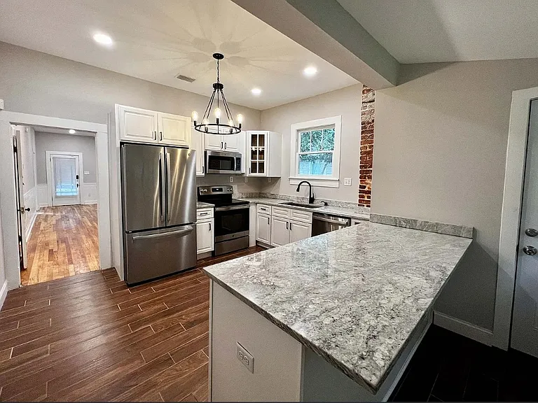 209 S Fulton St — Photo 4