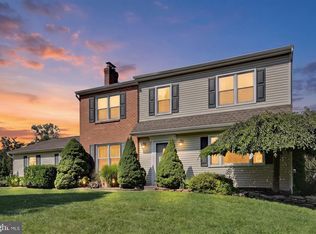 60 Falcon Ct, Gilbertsville, PA 19525