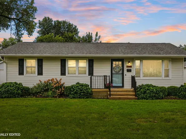 2051 Brookland Dr NE, Cedar Rapids, IA 52402