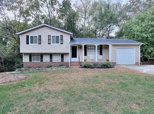 6818 Rollingridge Dr, Charlotte, NC 28211