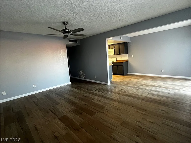 301 Brookside Ln #D — Photo 4