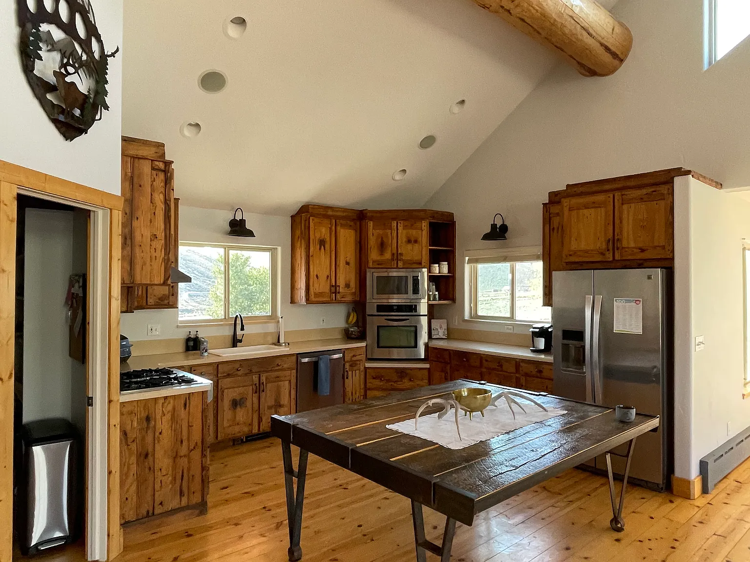 4 bed, 5000 sqft, $4,500 — Photo 3