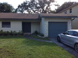 3890 Simms St, Hollywood, FL 33021