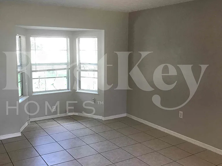 4804 Oriole Dr — Photo 3