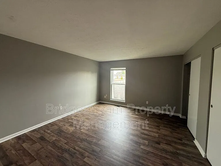 969 Taylorsview Dr — Photo 7