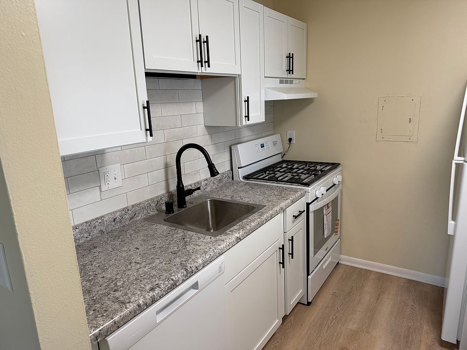 1st image of 7030 W Forest Home Ave #15