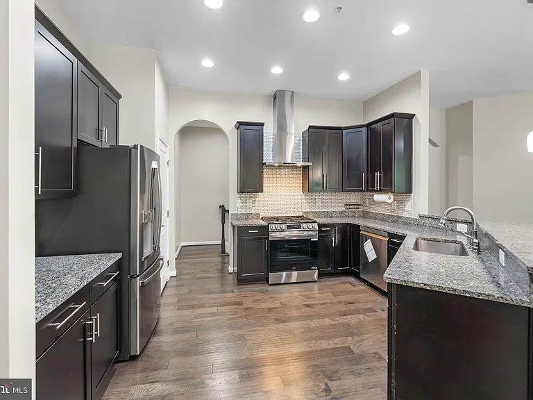 7570 Arundel Woods Dr — Photo 31