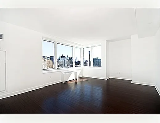 Sold by Nest Seekers International | media 17