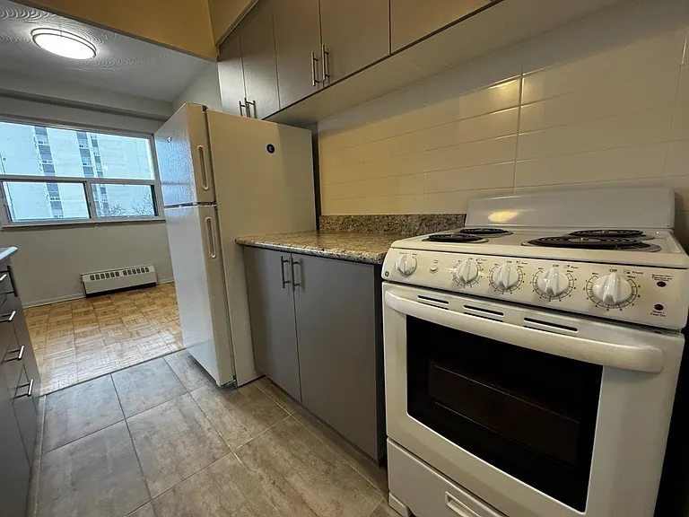 898 Jane St — Photo 12