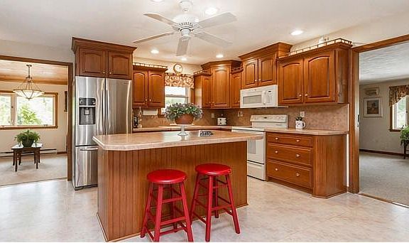 3rd image of 3076 Conestoga Rd