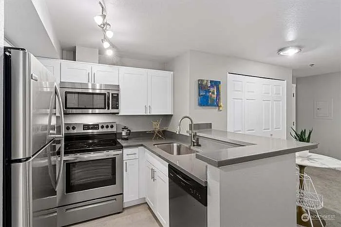 8745 Greenwood Ave N #305 — Photo 4
