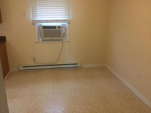 Eat-in Kitchen 17x11