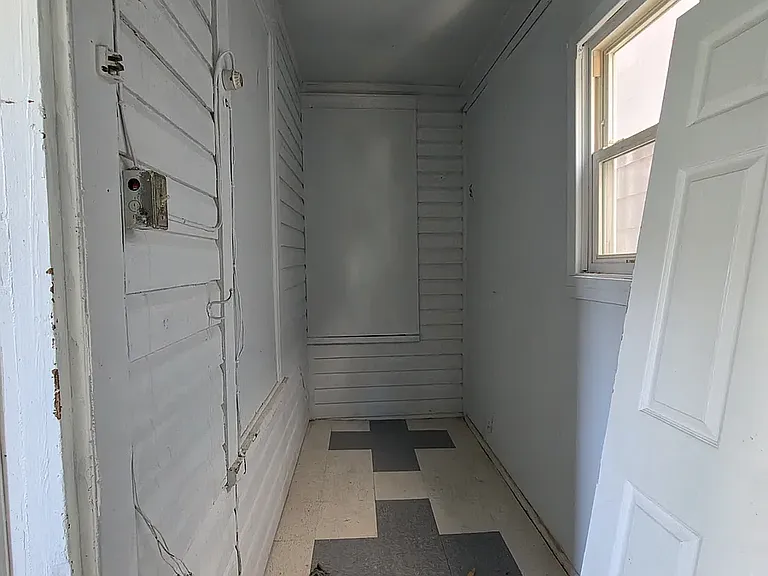 96 Brown Pl #A — Photo 42