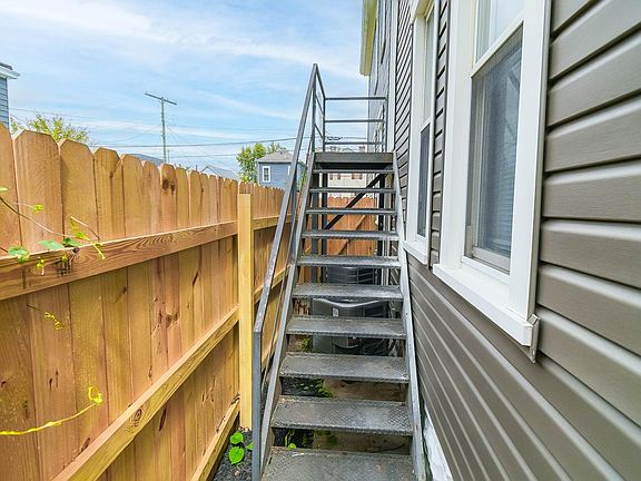 5th image of 519 E Deshler Ave