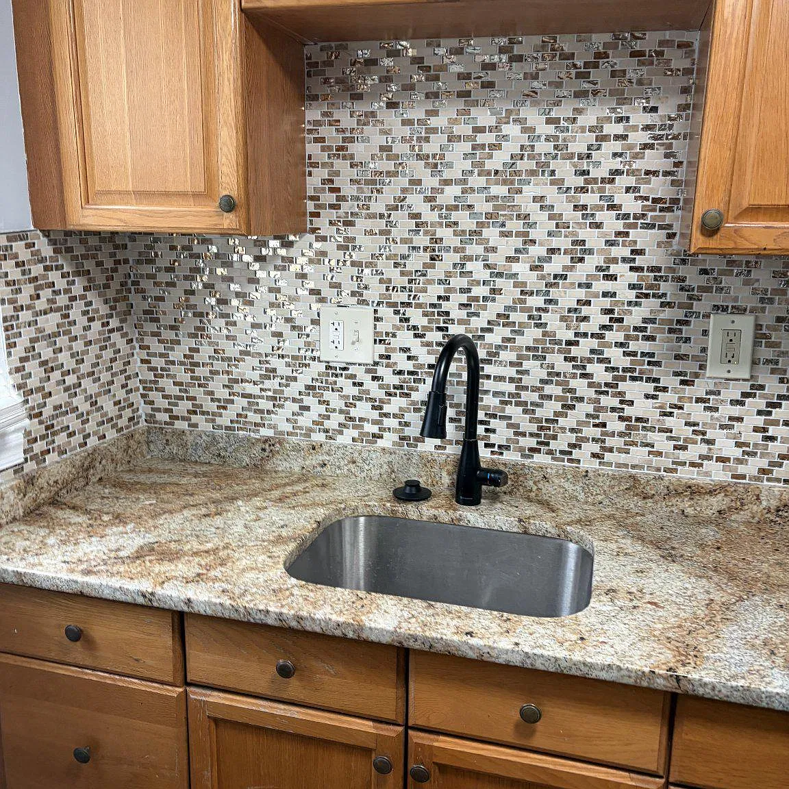 Iverson Square Condominium — Photo 3