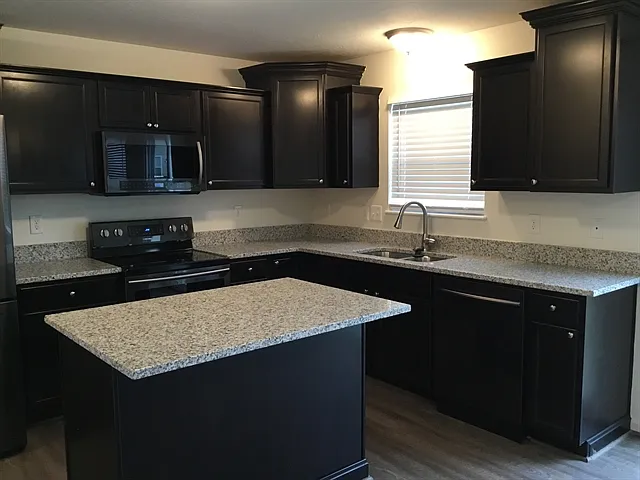 881 Orwell St — Photo 3