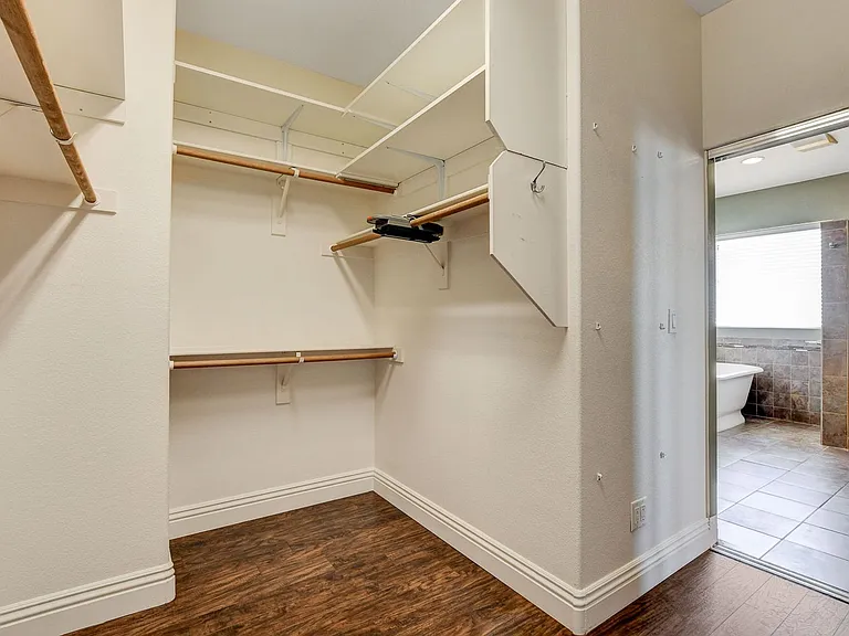 408 Silver Prairie Ct — Photo 44