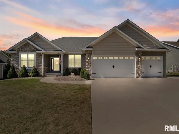 32 Blackstone Cir, Le Claire, IA 52753