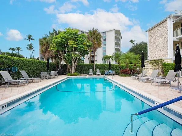 218 Banyan BLVD #218, NAPLES, FL 34102