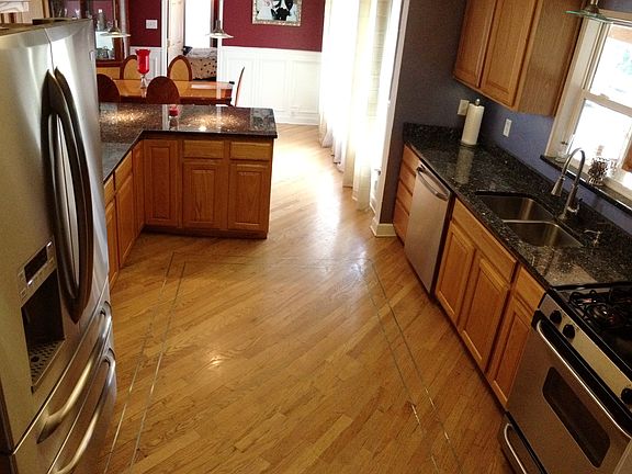 Kitchen / Granite / Hardwood