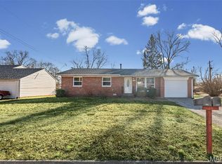 200 Primrose Ln, Fairview Heights, IL 62208