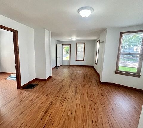 3rd image of 25 Amsbry St #1