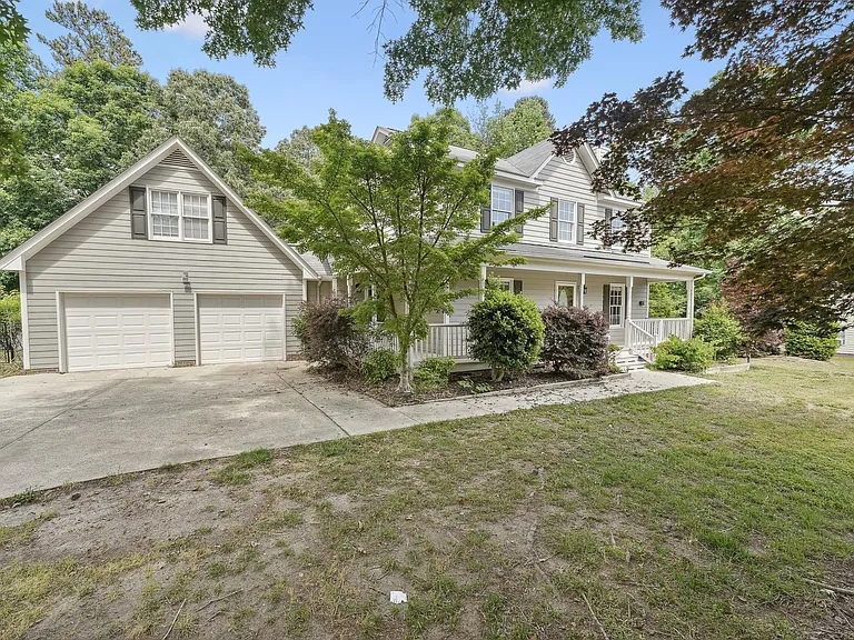 223 Wintergreen Dr — Photo 2