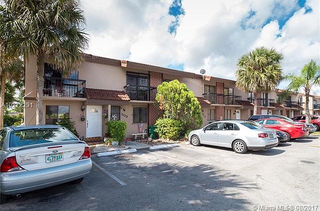 1st image of 1927 SW 107th Ave APT 307