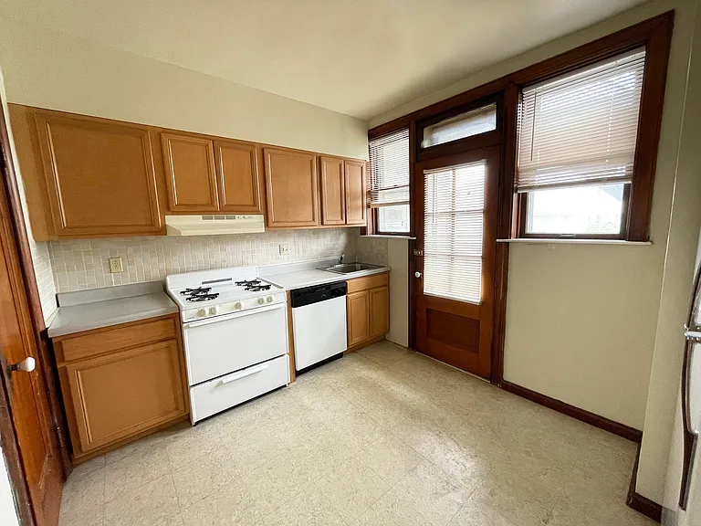 6650 Oakland Ave — Photo 3