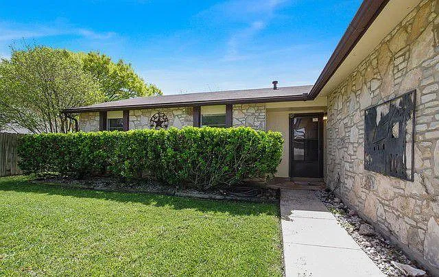 9226 Cliff Way St — Photo 3
