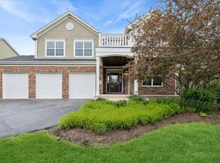 2984 Shamrock Cir, Elgin, IL 60123
