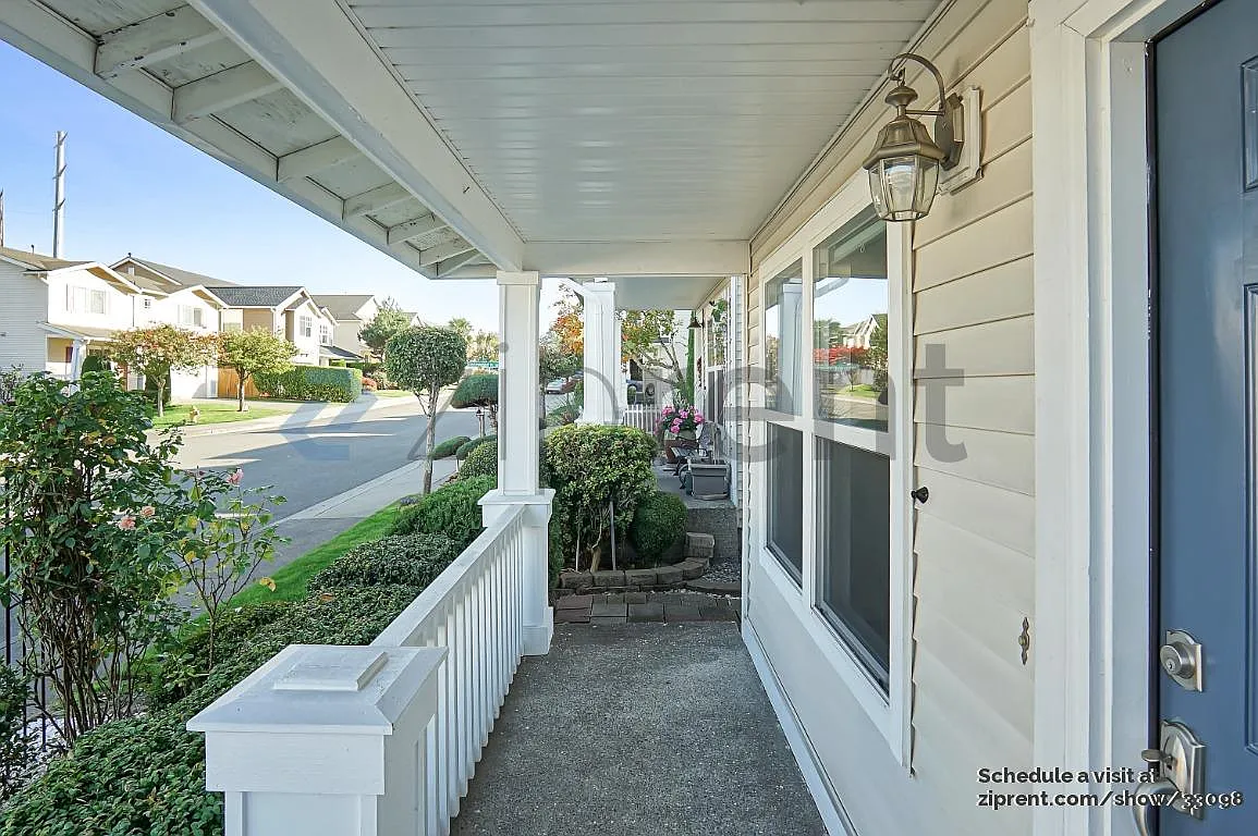 3 bed, 2.5 bath, 2410 sqft, $3,900 — Photo 2