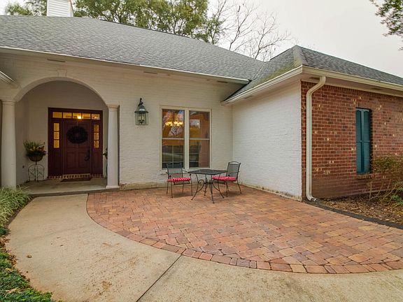 3rd image of 409 Kilbourne Cir