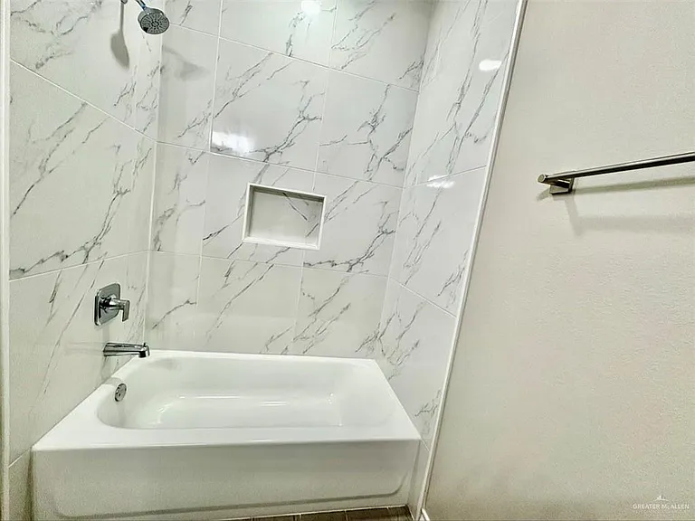 1413 S Yankton St #1 — Photo 11