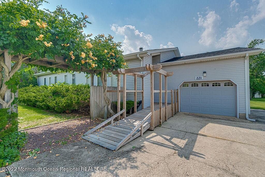 221 Wyckoff Road, Eatontown, NJ 07724 Zillow