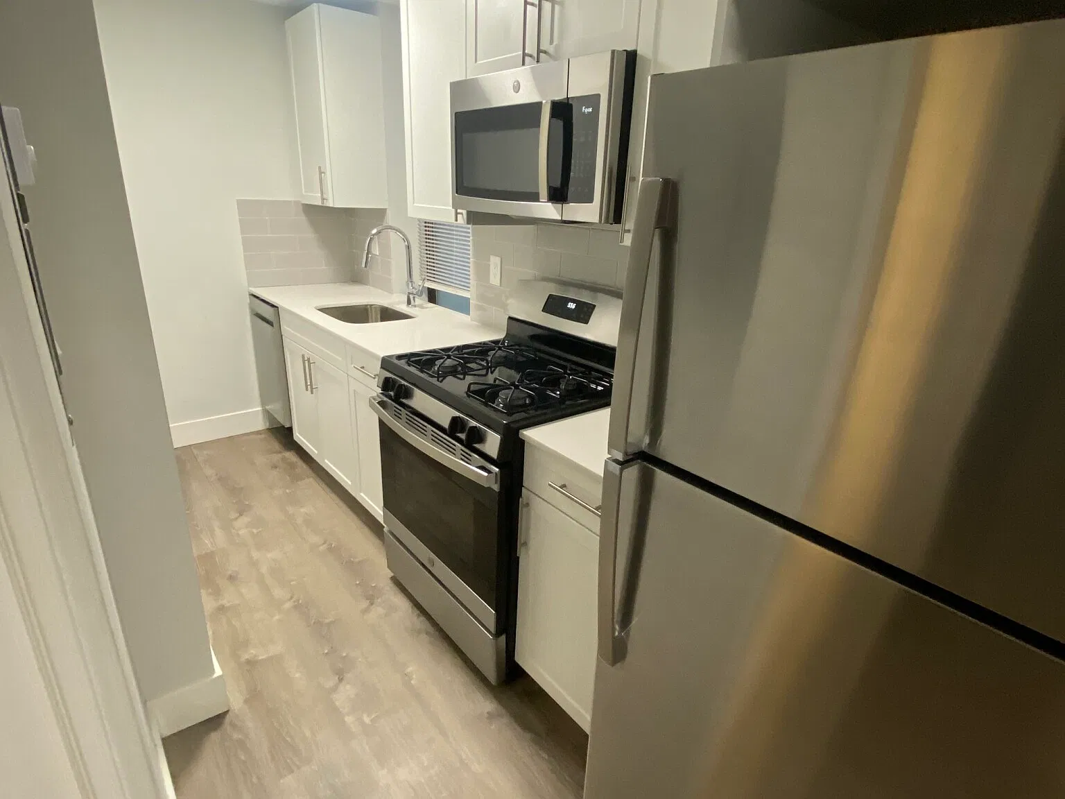 2 bed, 999 sqft, $3,350 — Photo 2