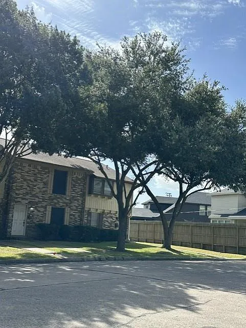 3 bed, 1.5 bath, 1220 sqft, $1,650 — Photo 3