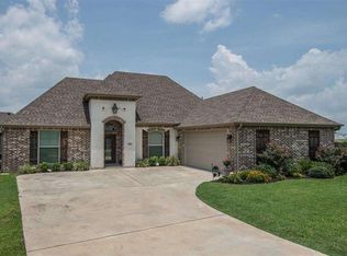102 Sterling Ridge Dr, Nederland, TX 77627