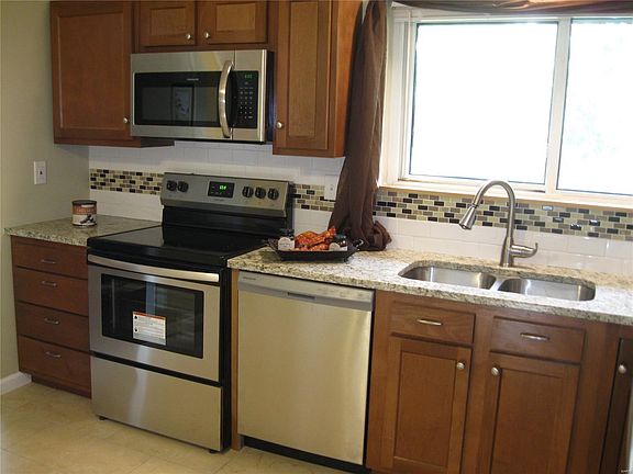 Stainless appliances.