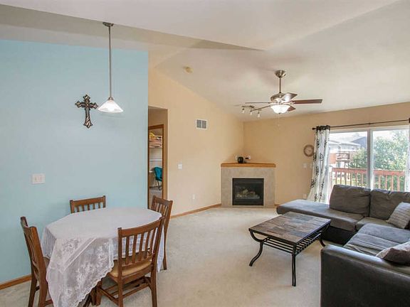 3rd image of 105 Jefferson St